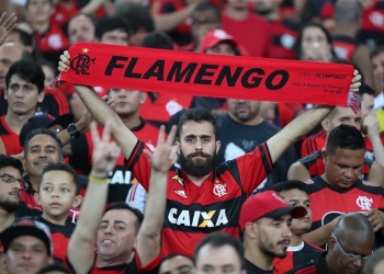 Torcida do Fla encerra festa e grita "vergonha" após título perdido no Maracanã