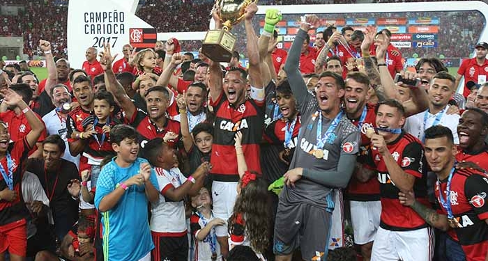 Dois vices, frustração e título carioca invicto: a retrospectiva 2017 do Fla