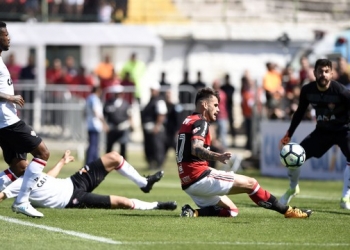 Com preocupações distintas, Vitória e Fla duelam em Salvador