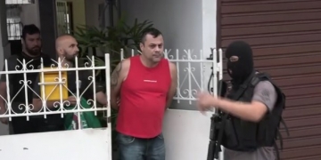 Polícia prende integrantes de organizadas do Rio, e dirigente é levado para depor