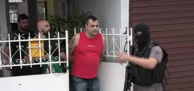 Polícia prende integrantes de organizadas do Rio, e dirigente é levado para depor