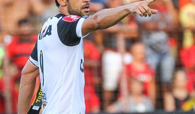 Fla aguarda definição de recurso de Guerrero, mas avança forte por Fred