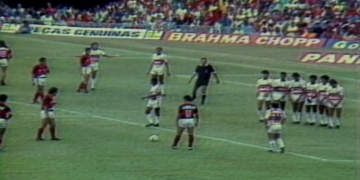 Zé do Carmo explica famosa 'tietada' em falta de Zico contra o Santa, em 87