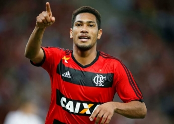 Fundamental em último título nacional do Fla, Brocador pode reforçar rival carioca