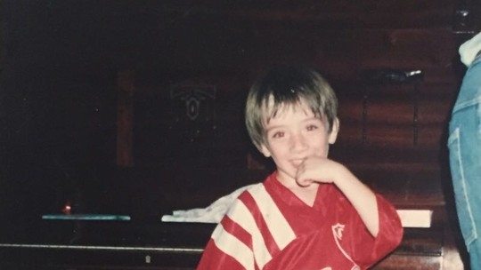 Não é só futebol: mãe e amigo contam como Mancu conquistou os "Rojos"