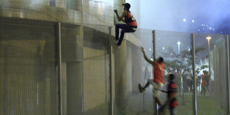 ‘Fantástico’ divulga novas imagens de invasão ao Maracanã; MP e polícia tentam identificar autores