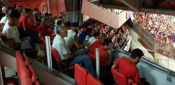 Fla vive drama em decisão com bloqueio policial e jogadores expostos