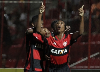 Após Lincoln, Fla projeta subir mais uma joia do Ninho e volta de 'queridinho' da torcida em 2018