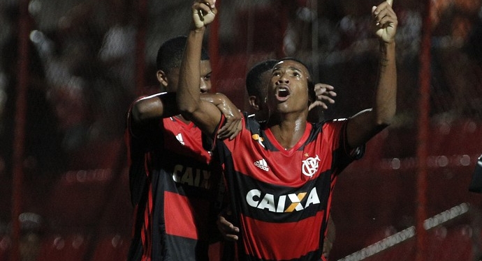 Após Lincoln, Fla projeta subir mais uma joia do Ninho e volta de 'queridinho' da torcida em 2018