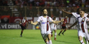 Rueda destaca entrega do líder Diego: "No intervalo, disse que ia até a morte"