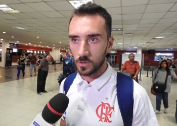 Flamengo chega em Buenos Aires, e Mancu diz: ''Não comemoro gol, mas quero fazer''