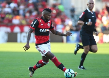 Interesse do São Paulo? Rodinei abre o jogo e fala sobre futuro no Fla