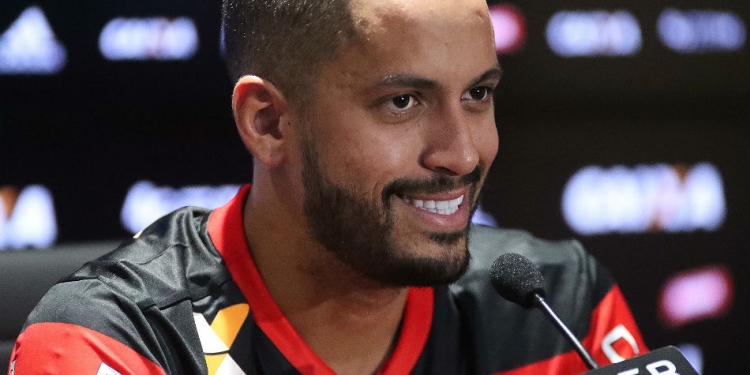 Flamengo tem projeto para recuperar Rômulo e ter 'volante de Seleção' no ano que vem