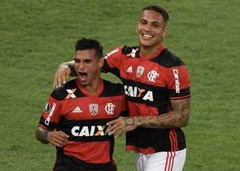 Trauco lamenta situação de Guerrero e diz que colega fez falta no Flamengo