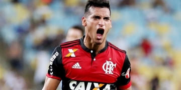 Miguel Trauco está na mira de clubes franceses