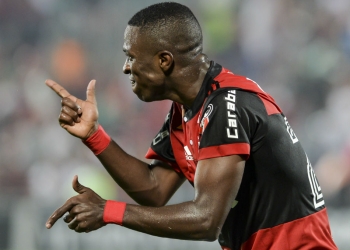 Gustavo Ribeirão compara situação de Vinicius Jr à de Gabriel Jesus no início de carreira