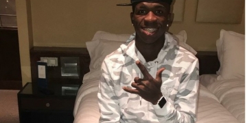 Vinicius Jr chega a Madri para conhecer o Real e assistir ao clássico