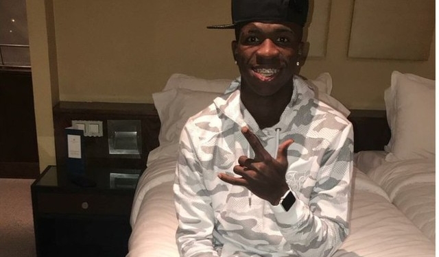 Vinicius Jr chega a Madri para conhecer o Real e assistir ao clássico