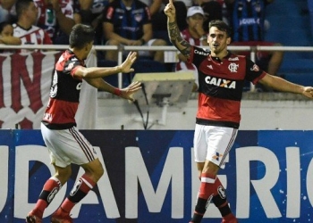 Vizeu artilheiro e César herói: Fla espanta crise e chega à final da Sul-Americana