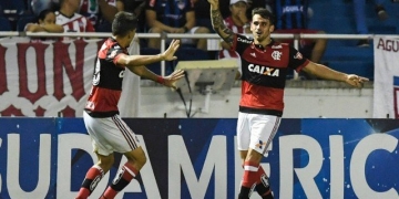 Vizeu artilheiro e César herói: Fla espanta crise e chega à final da Sul-Americana