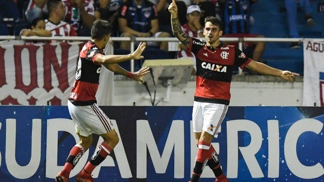 Vizeu artilheiro e César herói: Fla espanta crise e chega à final da Sul-Americana