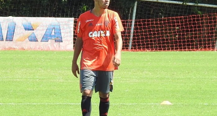 Flamengo empresta lateral-esquerdo Moraes ao São Bento