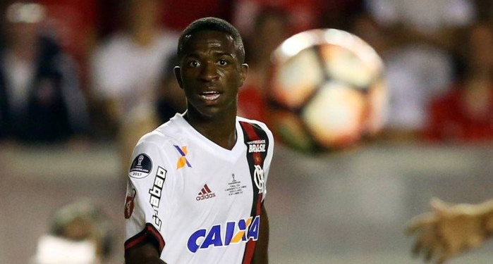 Com dilema sobre Vinicius Junior, Fla chega inteiro para decisão