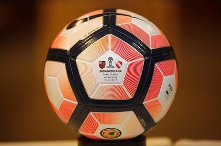 Conmebol divulga imagens da bola e dos uniformes da final da Sul-Americana