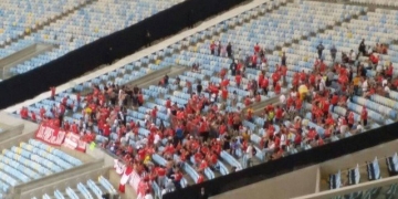 Argentinos são barrados com ingressos falsos e de setor do Flamengo no Maracanã
