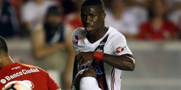 Zico quer Vinicius Junior titular do Fla no Maracanã, e torcida faz coro