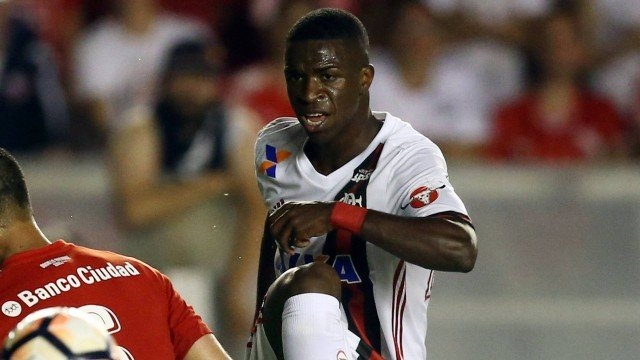 Zico quer Vinicius Junior titular do Fla no Maracanã, e torcida faz coro