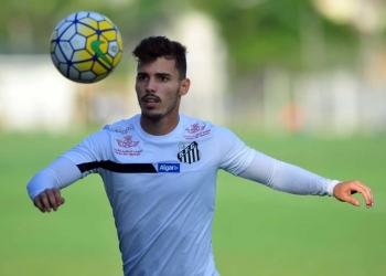 Mesmo acertado com o Flamengo, Zeca segue "preso" ao Santos; entenda