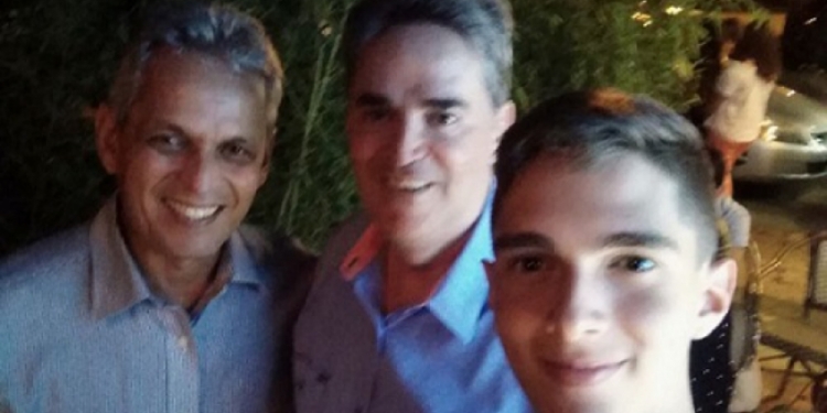 Amigo de Rueda posta foto com o técnico e o deseja ‘sorte’ no Chile