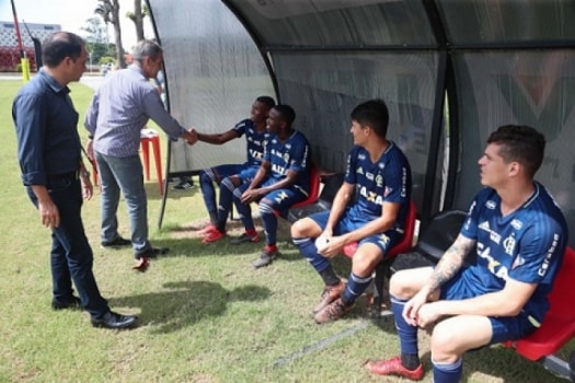 Chance para a molecada! Fla estreia no Carioca com time de garotos