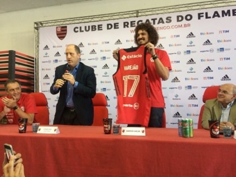 Varejão diz realizar sonho no Flamengo e garante: 'Quero começar com um título'