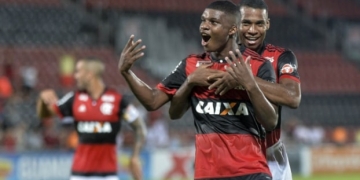 Garotos vão bem e Flamengo mantém 100% no Carioca