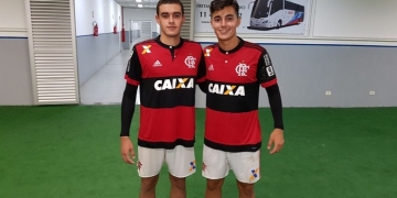 Na bola e na faculdade: a amizade dos rubro-negros Bernardo e Theo
