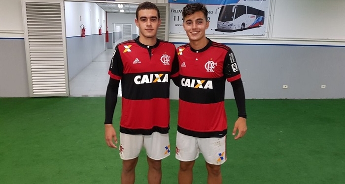 Na bola e na faculdade: a amizade dos rubro-negros Bernardo e Theo
