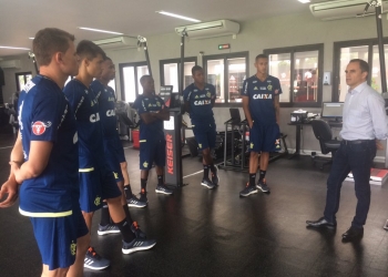 Flamengo se reapresenta no Ninho do Urubu com sete jogadores