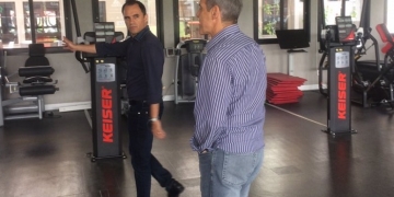 Carpegiani conhece instalações do Ninho do Urubu