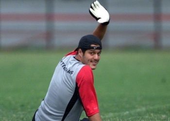 Julio Cesar chega ao Rio neste fim de semana para negociar com o Flamengo