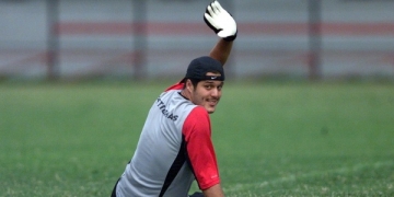 Julio Cesar chega ao Rio neste fim de semana para negociar com o Flamengo