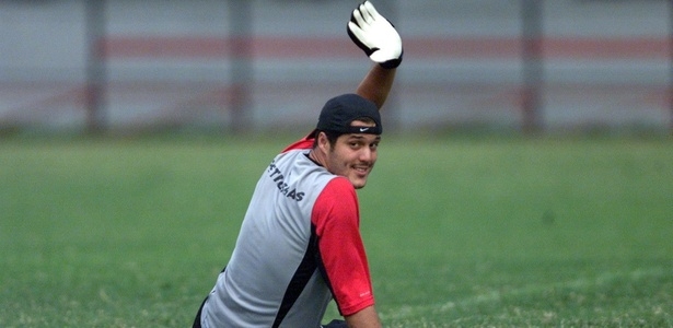 Julio Cesar chega ao Rio neste fim de semana para negociar com o Flamengo