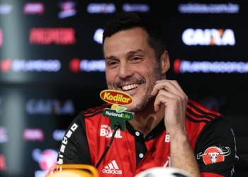 Júlio César assinou por três meses e terá salário simbólico em volta ao Fla