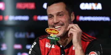 Júlio César assinou por três meses e terá salário simbólico em volta ao Fla