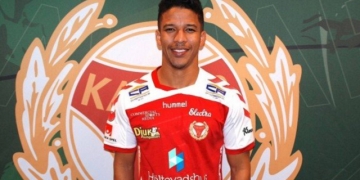 Nixon é apresentado em clube do exterior