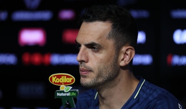 Rhodolfo espera Dourado e revela idolatria por Julio Cesar: "Já gandulei para ele"