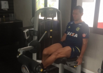 Diego Alves faz atividades no Ninho e entra em fase final da recuperação
