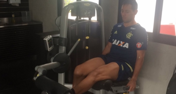 Diego Alves faz atividades no Ninho e entra em fase final da recuperação