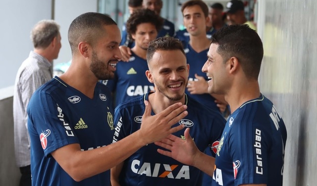 Fla aguarda aval médico para retorno de Ederson aos treinamentos
